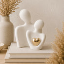 Estatueta Decorativa Abraço com Coração Dourado