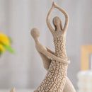 Estatueta Decorativa Casal Dançando em Resina Areia